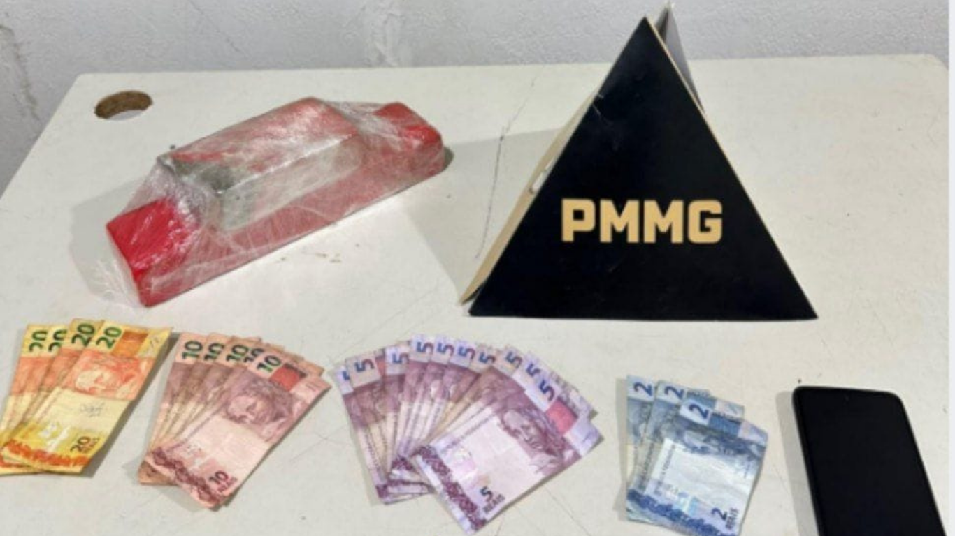 Mulher é presa com 1,5 kg de maconha durante operação policial em bar no bairro Parque das Américas, em Uberaba