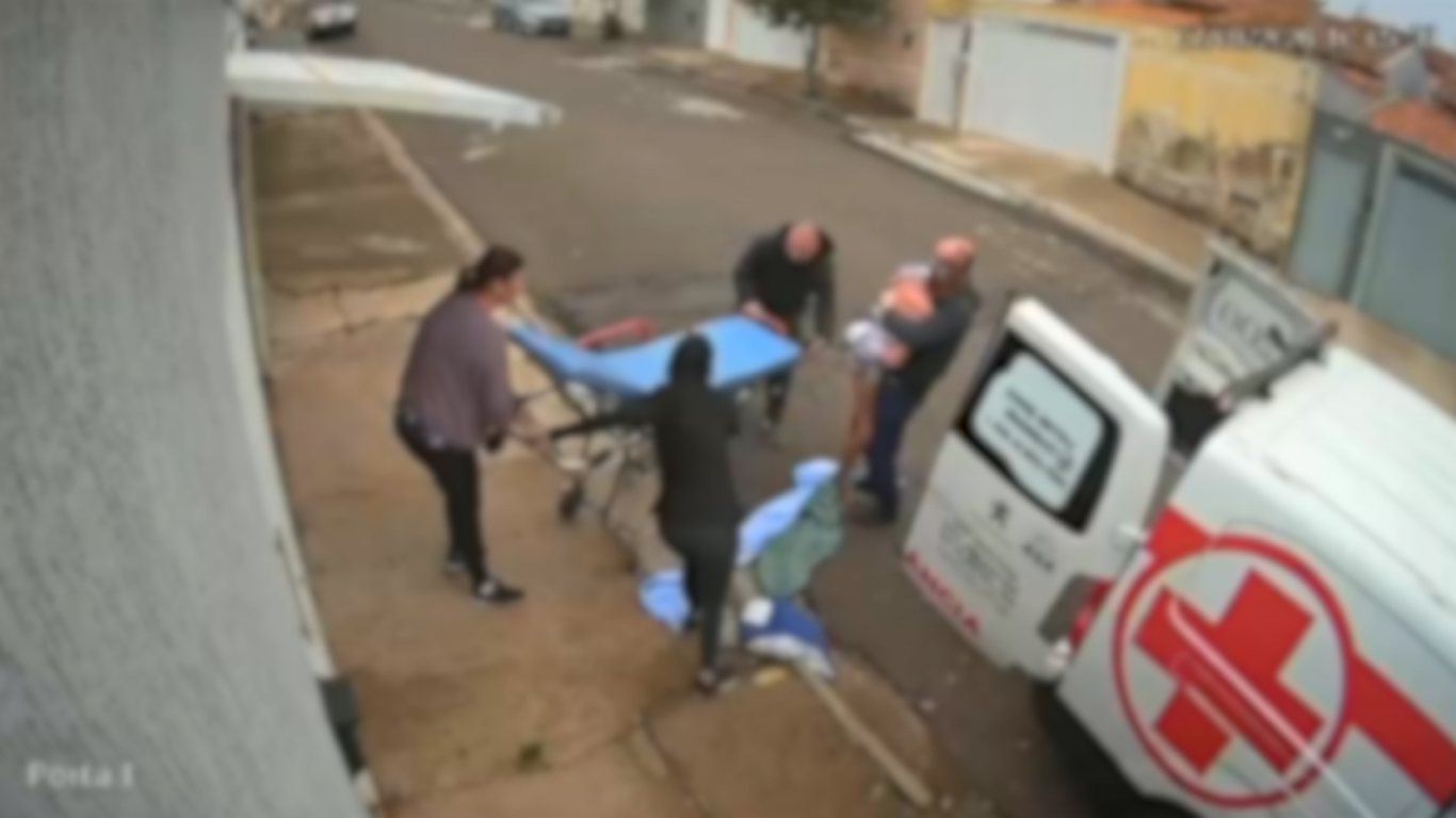Paciente que caiu de maca durante transporte de ambulância morre após 15 dias em São Sebastião do Paraíso