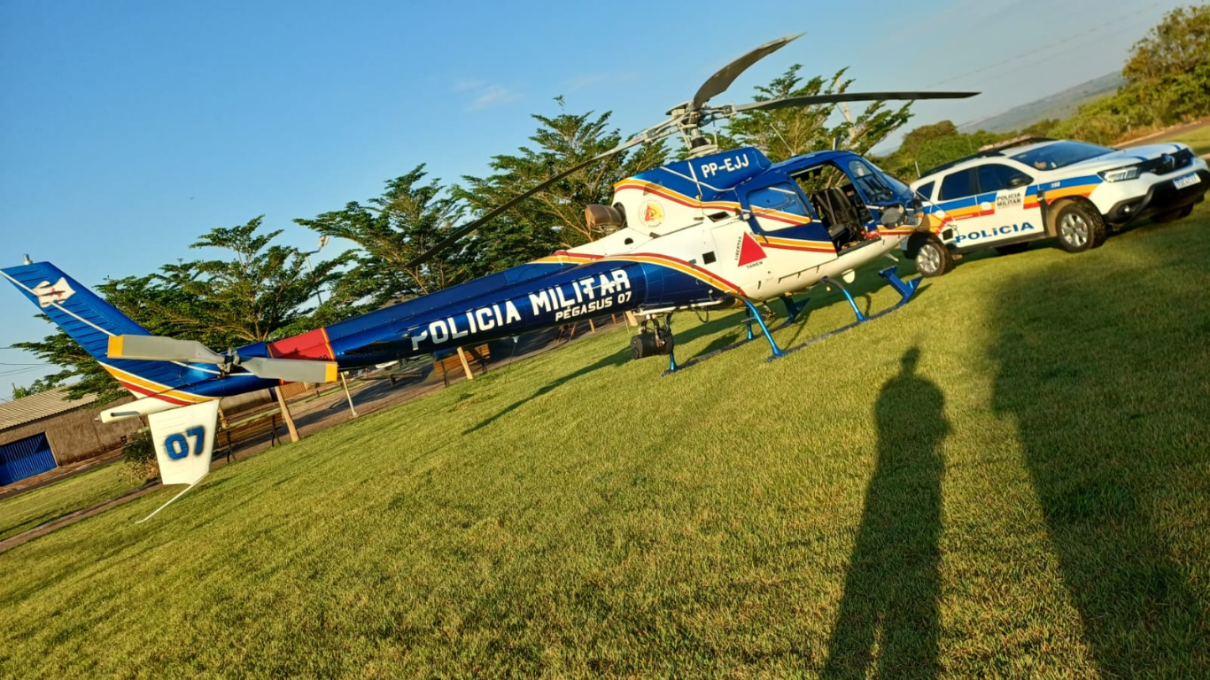 Polícia Militar realiza grande operação contra o tráfico de drogas com apoio do helicóptero Pégasus em Indianópolis