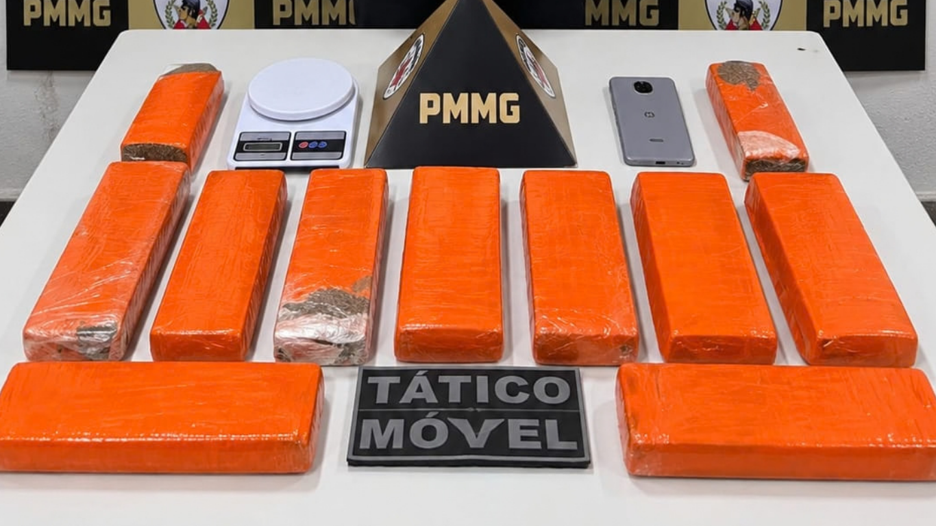 Polícia Militar apreende 13 barras de maconha e prende homem no bairro Parque São Geraldo em Uberaba