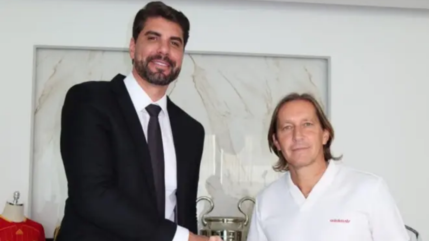 Victor Oliveira, presidente do North, e Míchel Salgado