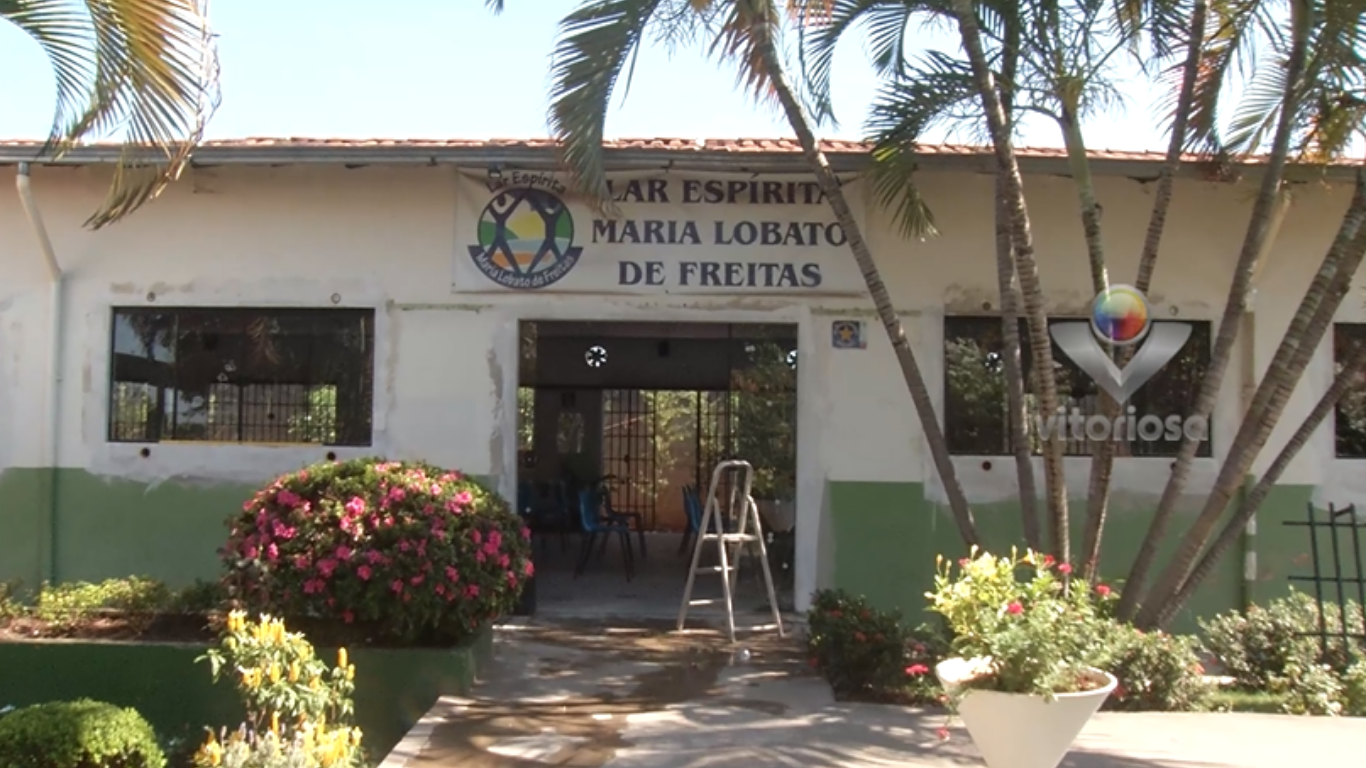 Instituição que atende crianças no bairro Laranjeiras é invadida e dupla é presa pela polícia