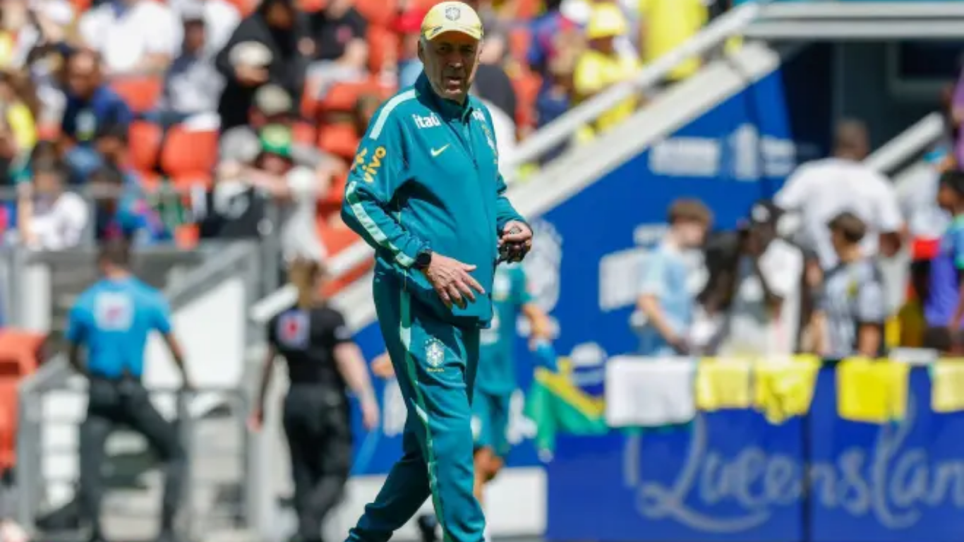 Ancelotti em ação pela Seleção Brasileira