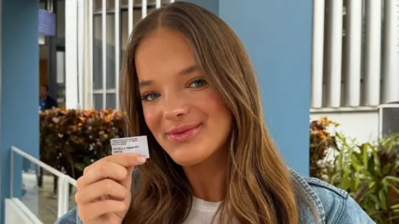 Rafaella Justus vota pela primeira vez