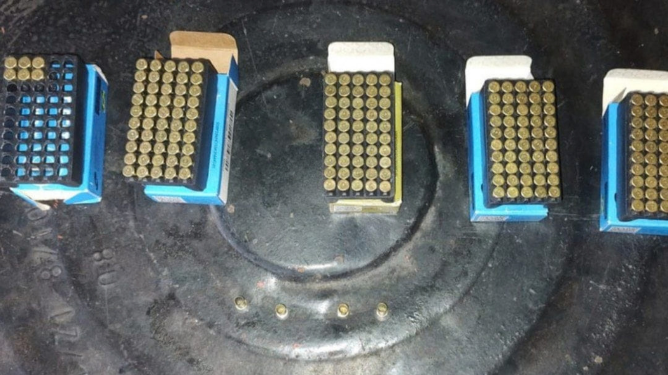 Ataque de ciúmes após bebedeira termina com tiros de rifle contra casa de vizinhos em Patos de Minas