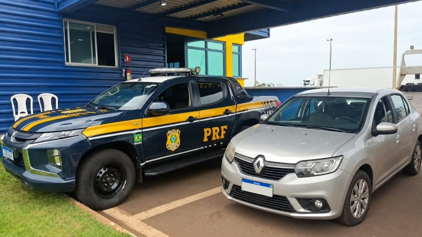 PRF prende homem com carro clonado e drogas escondidas na lataria na BR-050, em Uberaba
