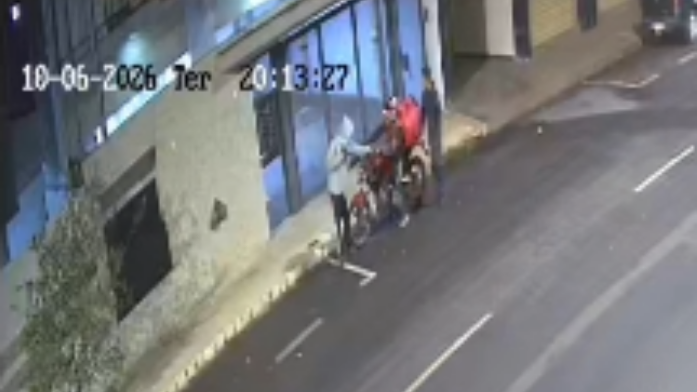 Motociclista é assaltado por dois criminosos após entrega no bairro Umuarama, em Uberlândia