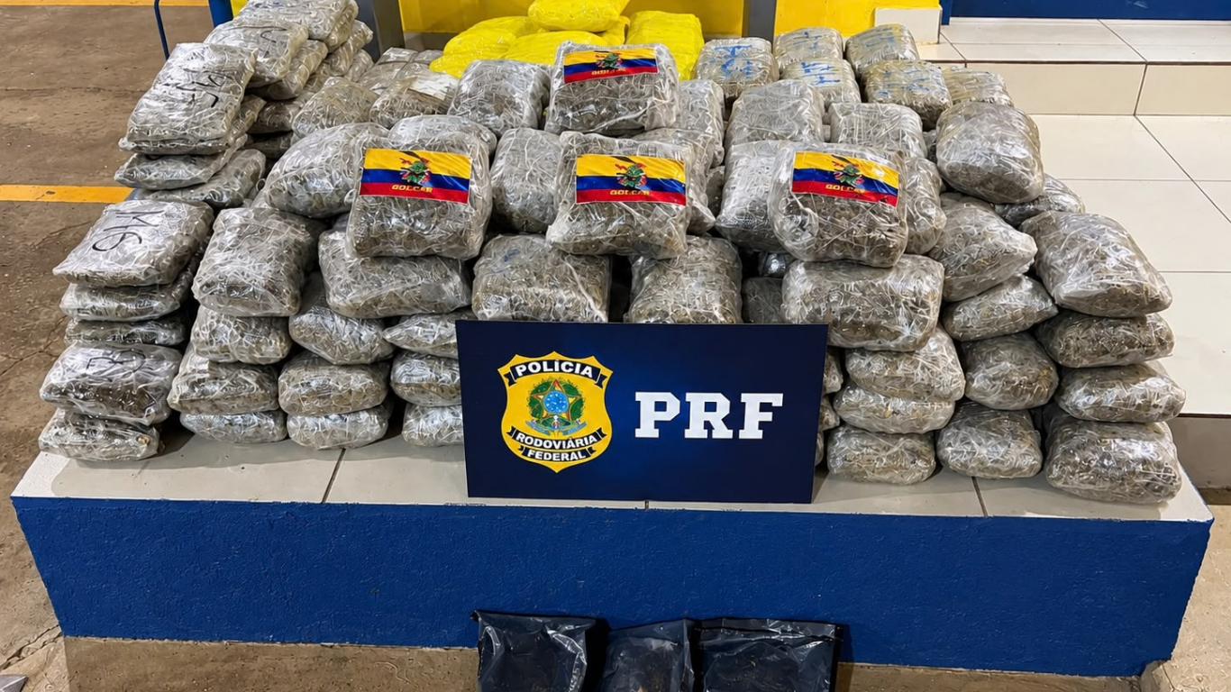 PRF apreende mais de 130 kg de drogas após perseguição e cerco policial na BR-050 em Uberlândia