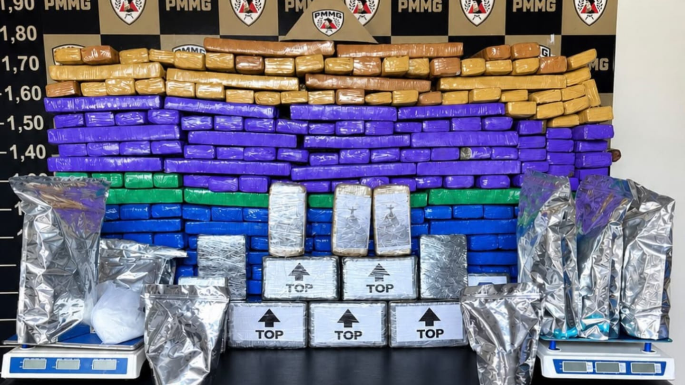 Polícia Militar apreende mais de 430 kg de drogas escondidos em freezer no bairro Tocantins, em Uberlândia