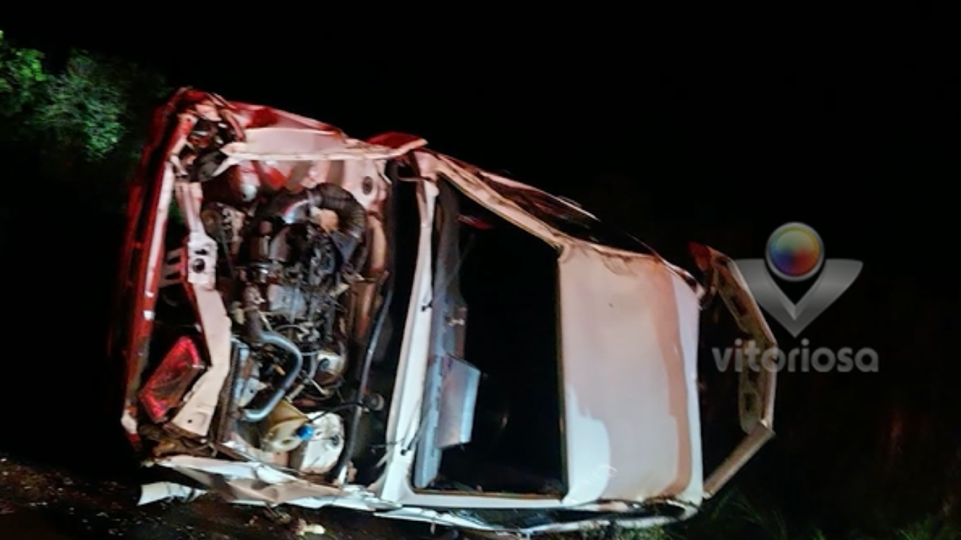 Jovem de 23 anos morre após ser arremessado para fora de carro na MG-414, entre Araguari e Amanhece