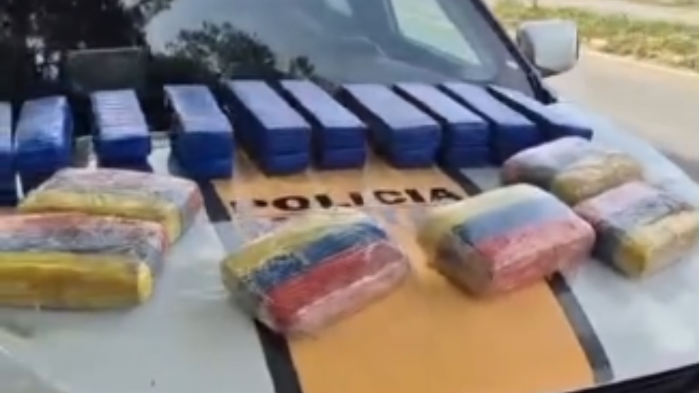 Polícia Militar Rodoviária apreende 26 barras de maconha e prende dois homens na MGC-462 em Patrocínio