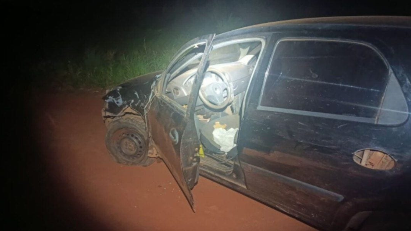 Motociclista tem perna amputada após acidente grave entre carro e moto na MGC-452, em Uberlândia
