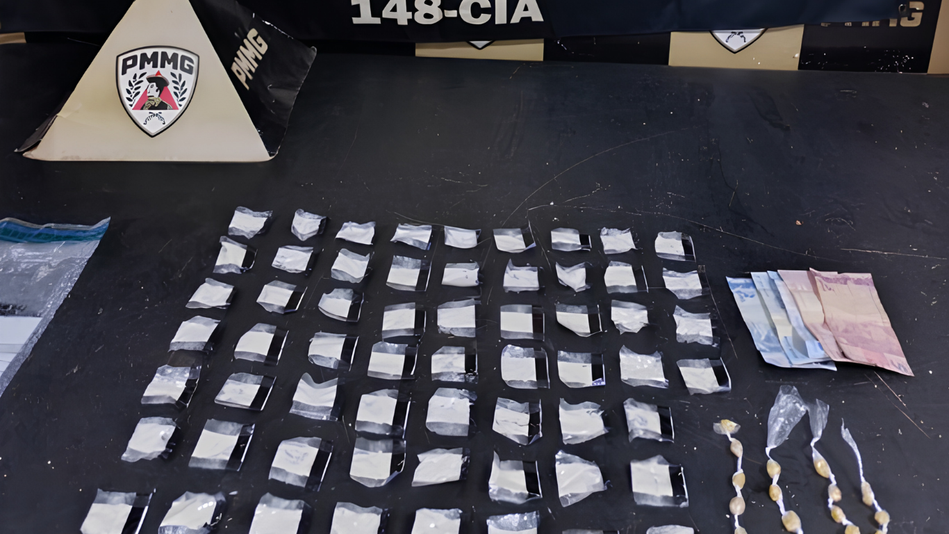 Homem é preso com 60 porções de cocaína e 17 pedras de crack no bairro São Jorge, em Uberlândia